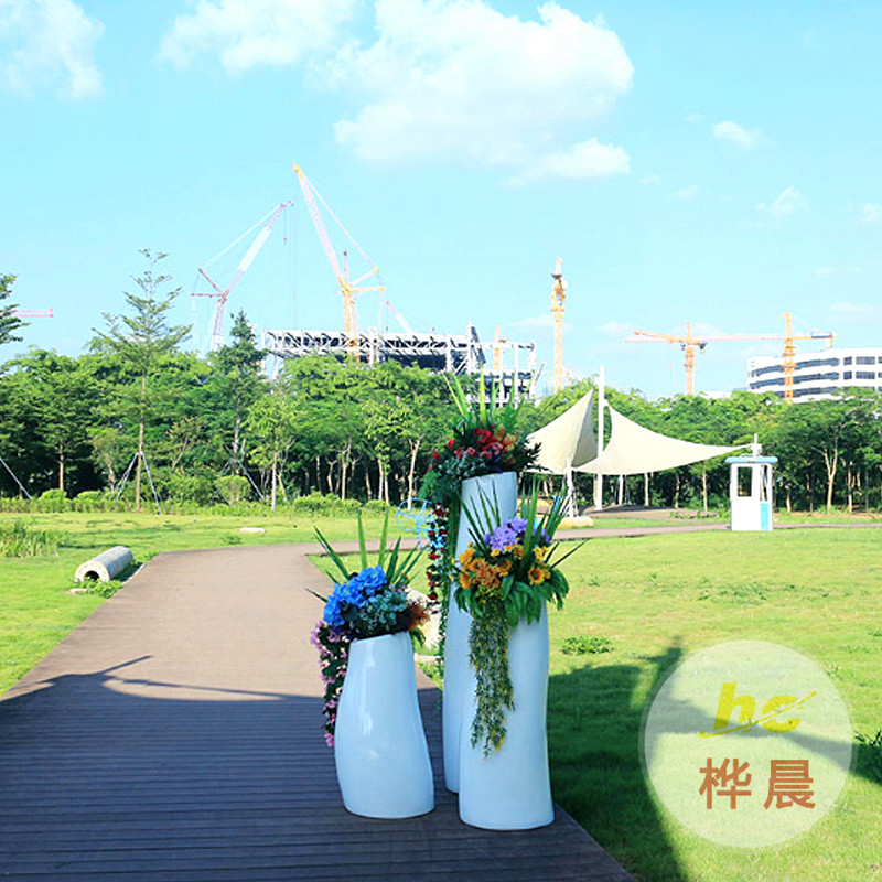 深圳玻璃鋼雕塑廠家是怎么做表面處理的呢？